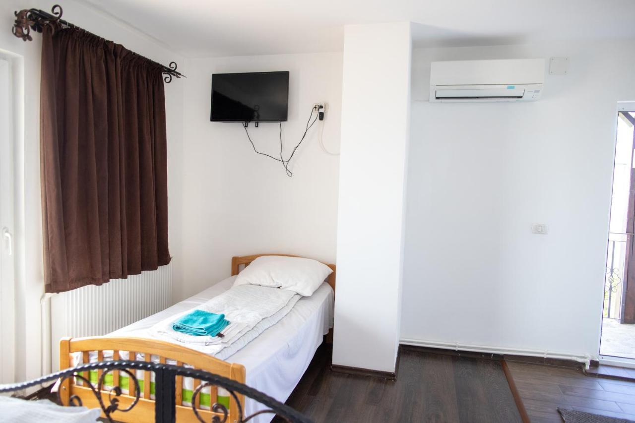 Motel Aris Meridian Piatra Neamţ Exterior foto