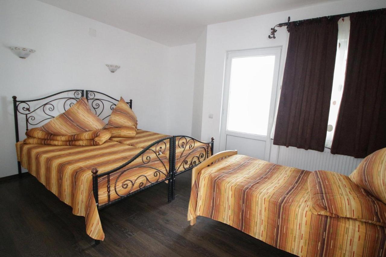 Motel Aris Meridian Piatra Neamţ Habitación foto